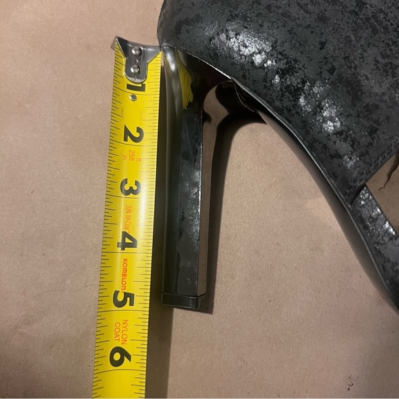 DKNY Women's Dava Ankle Strap Cuff Dress Sandals Black High Heel Size US 8.5 M - Picture 10 of 11